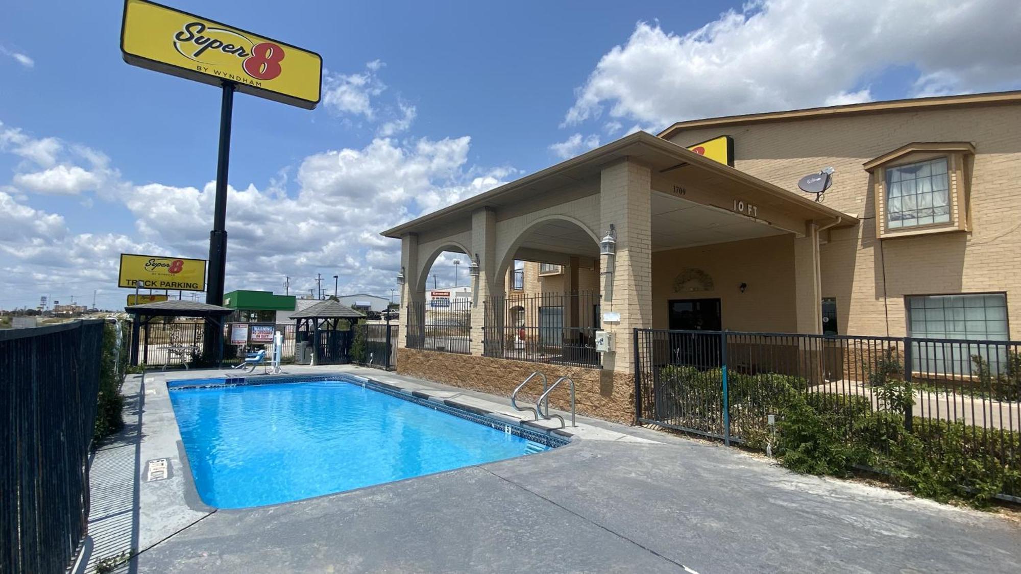 Super 8 By Wyndham Decatur Texas Hotel Exterior foto